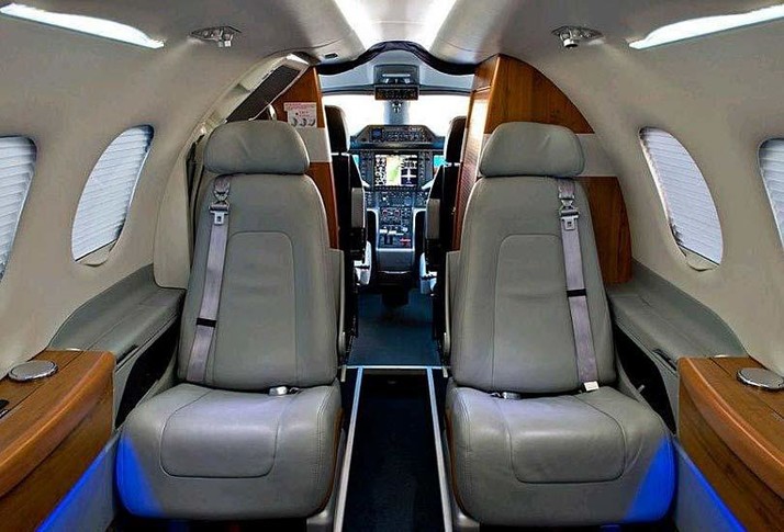 aircraft-private-jets-embraer-phenom-100-353721_9209e410f080847c_920X485.jpg