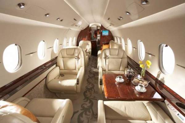 hawker-4000-private-jet-planes.jpg